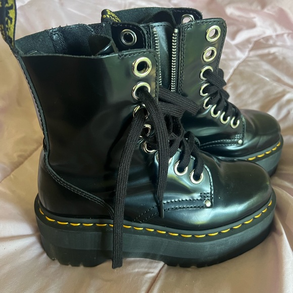 Dr. Marten Jadon Max - Picture 3 of 4